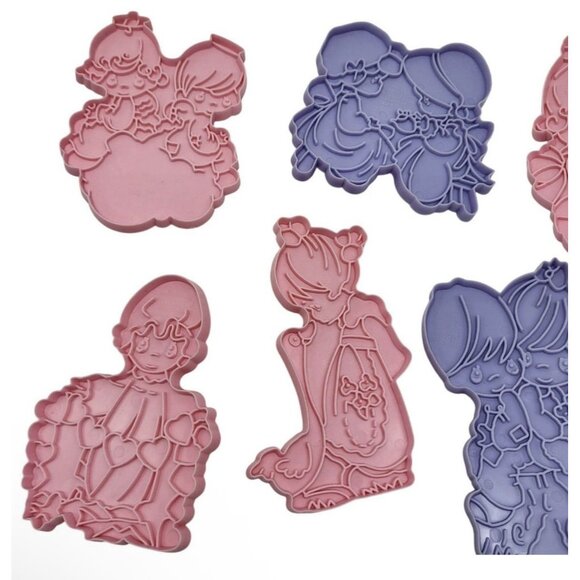 90's Wilton Precious Moments 8-Piece Cookie Cutter Set Dishwasher-Safe In Box - Picture 6 of 7